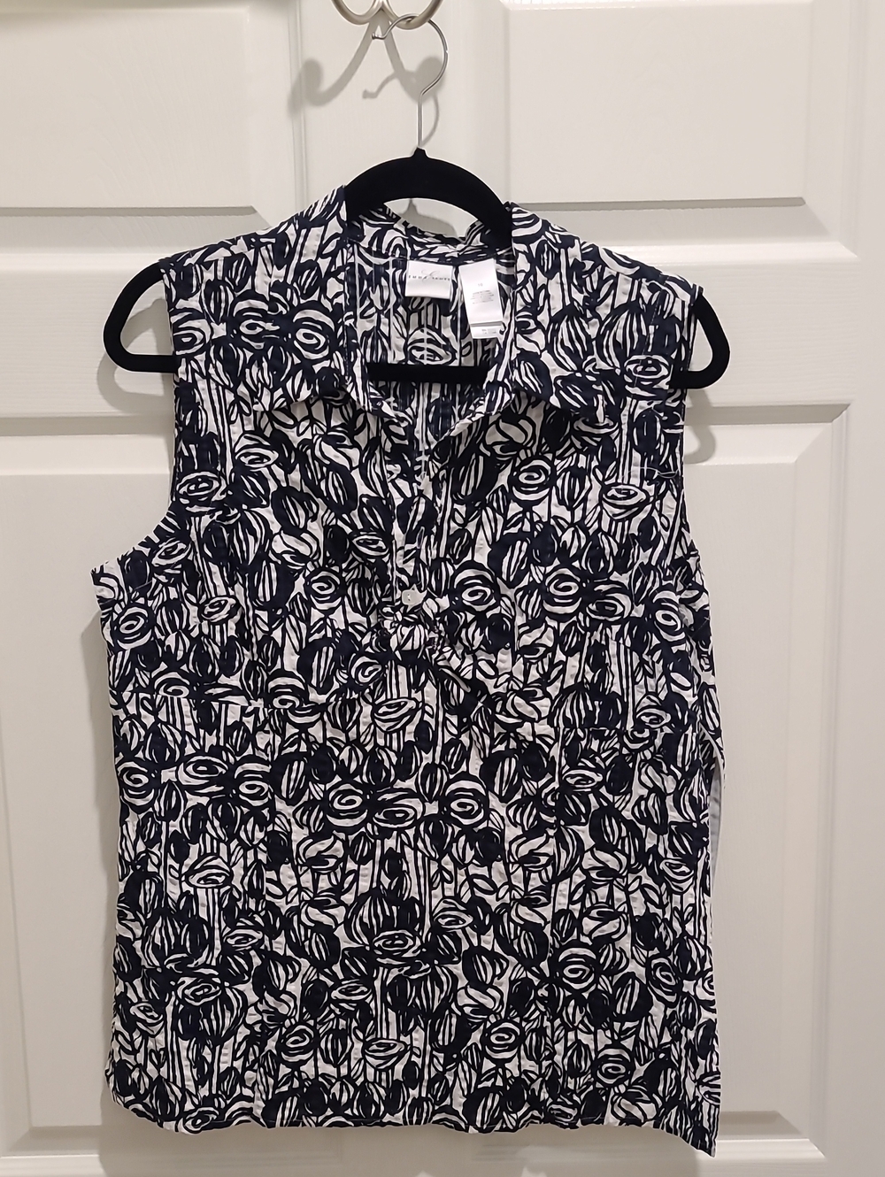 Emma James Navy and White Floral Sleeveless Blouse